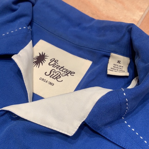 Vintage Men's Blue Silk Button Down Short Sleeve Shirt - Picture 2 of 3